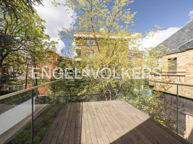 Casa en venta en Madrid, Nueva España. Espectacular chalet de diseño en Nueva España. Casas.