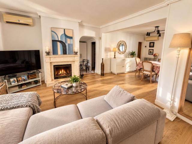 Casa en venta en Madrid, Palomas. Chalet pareado en la Piovera. Venta o permuta. Casas.
