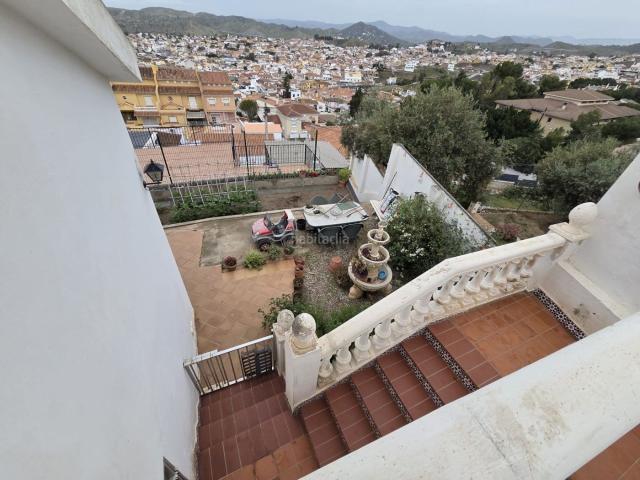 Casa en venta en Málaga, Fuente Alegre El Chaparral Los Morales. CHALET INDEPENDIENTE EN URBANIZACIÓN EL ATABALUrbanización en un entorno privilegiado de Málaga. Zona tranquila y cercana al Centr.