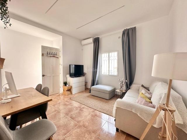 Casa en venta en Málaga, Olletas Sierra Blanquilla. Vivienda de dos dormitorios con patio a un paso del centro histórico. Casas.