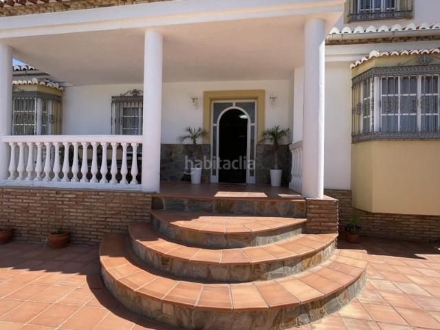 Casa en venta en Molvízar. Te invito a descubrir esta encantadora villa ubicada en el pintoresco pueblo de Molvízar, en la costa de Granada.Al entrar, tenemo. Casas.