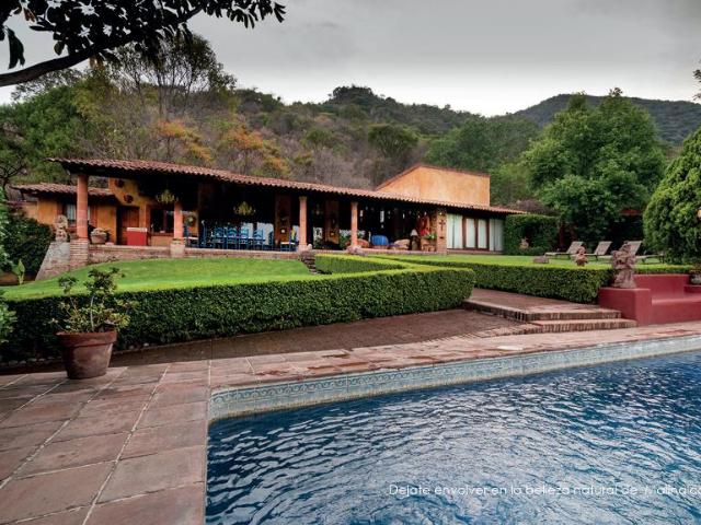 Casa en venta en Malinalco, padel, caballeriza, jardin, terraza, alberca y m?s