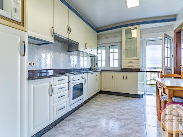 Casa en venta en Malpica de Bergantiños. Casa con VISTAS AL MAR y enormes posibilidades en Camuza Malpica de BergantiñosA Coruñapor 244.990. Casas Malpica de.