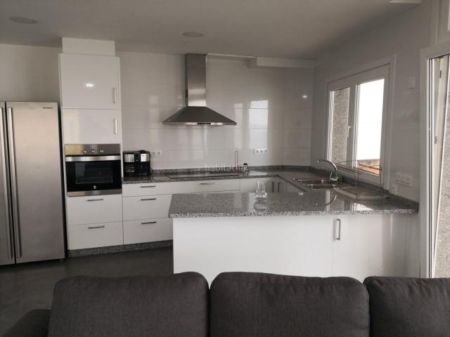 Casa en venta en Malpica de Bergantiños. Casa con 2 apartamentos en Malpica, reformados y listos para entrar. Casas Malpica de.
