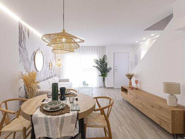 Casa en venta en Manga del Mar Menor La, Tomás Maestre. Descubre este exclusivo dúplex más torreón en la urbanización Los Miradores del Puerto Murcia. Casas Manga del Mar Menor.