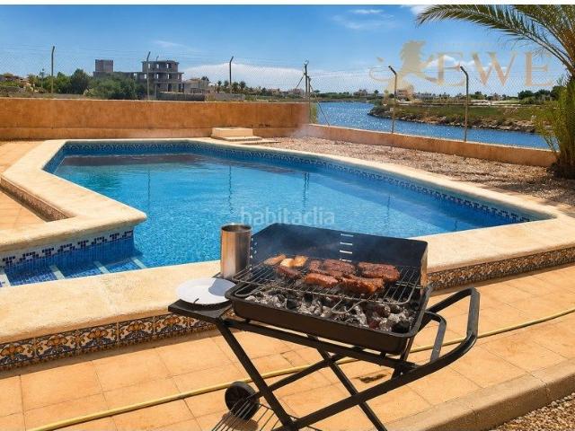 Casa en venta en Manga del Mar Menor La, Veneziola. Villa con piscina, embarcadero privado y vistas al mar en La Manga. Casas Manga del Mar Menor.