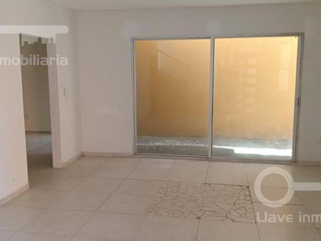 Casa en Venta en Manlio Fabio Altamirano, Col. Playa Sol, Coatzacoalcos, Ver