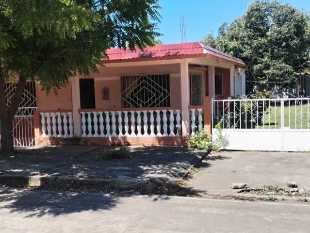 CASA EN VENTA EN MANLIO FABIO ALTAMIRADO VERACRUZ CON AMPLIO TERRENO
