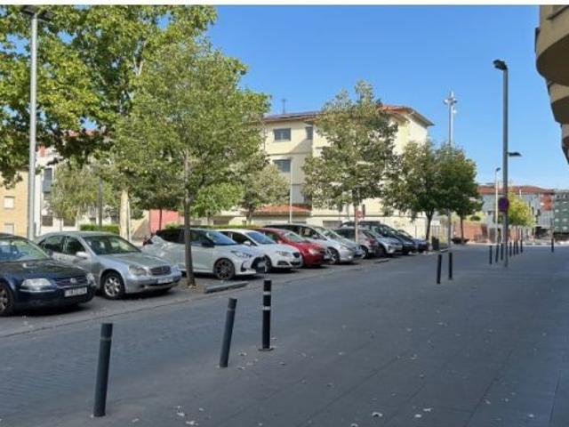CASA EN VENTA EN MANLLEU CON 2 PISOS INDEPENDIENTES