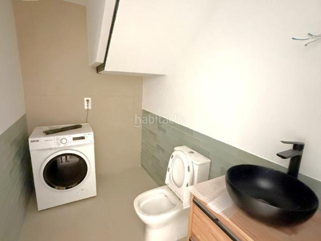 Casa en venta en Manlleu. Casa adosada casa de per rehabilitar al centre, personalitzable al gust del client. en Manlleu. Casas.