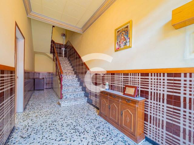 Casa en venta en Manlleu. CASA IDEAL PARA DOS GENERACIONES DE UNA MISMA FAMILIA. Casas.