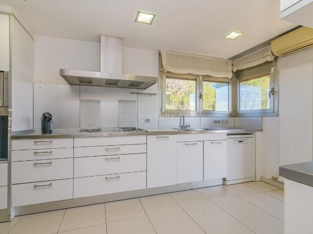 Casa en venta en Manresa, Bases de Manresa Carretera de Santpedor. Exclusividad y Comfort Dos Chalets Únicos con Vistas Espectaculares en Manresa. Casas.