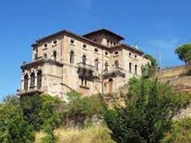 Casa en venta en Manresa, Font dels Capellans Sagrada Familia. Impresionante Palacete en Venta: 895 m² en Parcela de 9.652 m² Conocido como Torre d' en Carreras y Palacio Celeste. Casas.