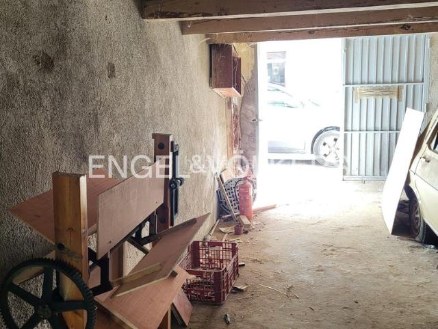 Casa adosada en venta en Manresa, Plaça Catalunya. Casa unifamiliar con encanto a reformar en Manresa. Casas adosadas.