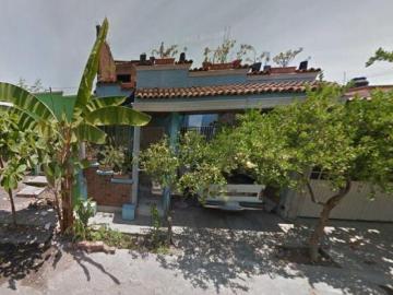 Casa en venta en Tecomán - Estacionamiento