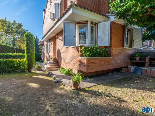 Casa en venta en Masnou El, Califòrnia Santa Madrona. Producte Apialia.VIVIR en EL MARESME es todo UN LUJO. CASA en VENTA en EL MASNOU. En EXCLUSIVA les presentamos una CASA ubicada en. Casas Masnou.