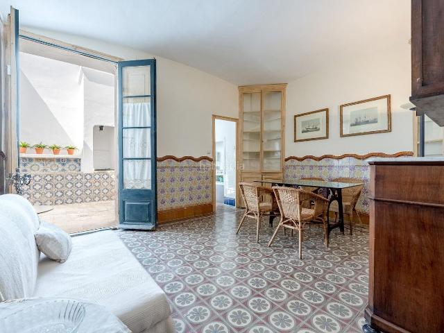 Casa en venta en Masnou El, Ocata. Casa centenaria con alma y patio en segunda línea de mar en Ocata. Casas Masnou.