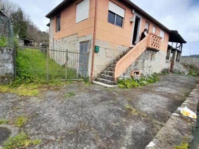 Casa en venta en Maside. SE VENDE CASA EN LISTANCO. Casas.
