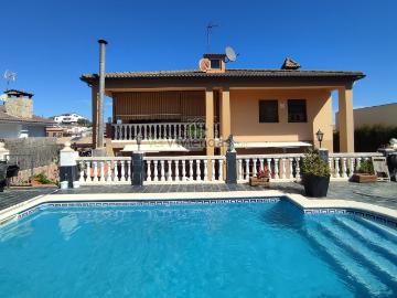 Casa en venta en Masquefa. Preciosa casa con piscina. Casas.