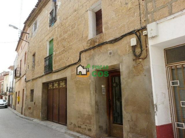 Casa en venta en Massalcoreig. GRAN CASA PAIRAL con 250 m2 de jardín en un pueblo con servicios, limpio y agradable cerca de Lérida. Casas.
