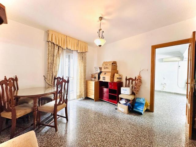 Casa en venta en Maracena. Amplia casa divisible en 2 apartamentos. Casas.