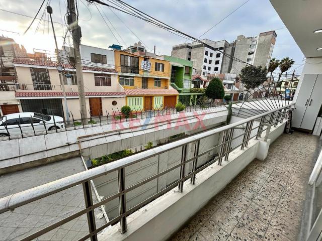 Casa En Venta En Maranga – San Miguel | 8 Dormitorios | 2 Cocheras