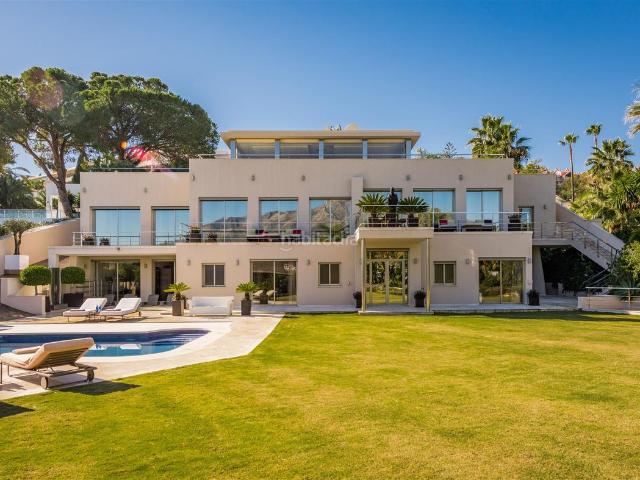 Casa en venta en Marbella, Nueva Andalucía centro. Villa in Las Brisas. Casas.