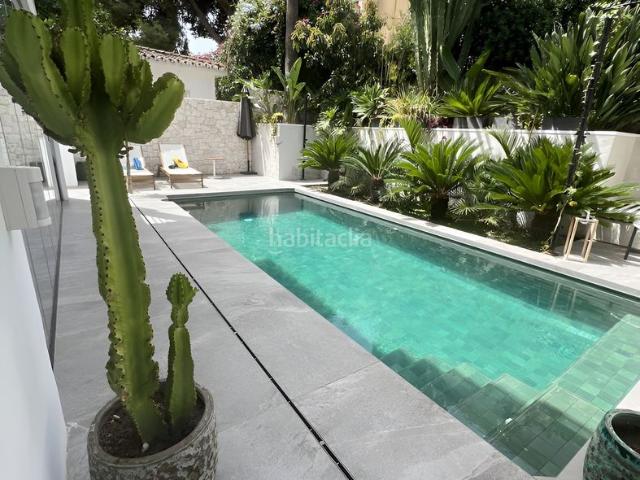 Casa en venta en Marbella, Nueva Andalucía centro. Villa independiente Nueva Andalucía. Casas.