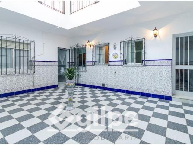 CASA EN VENTA EN MARCHENA CON COCHERA