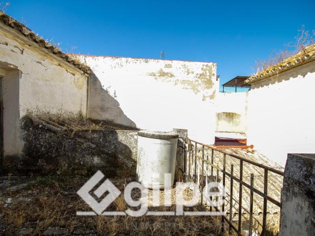 Casa en venta en Marchena, San Miguel – 4 dormitorios, 194 m2 y gran solar de 253 m2 para reforma integral