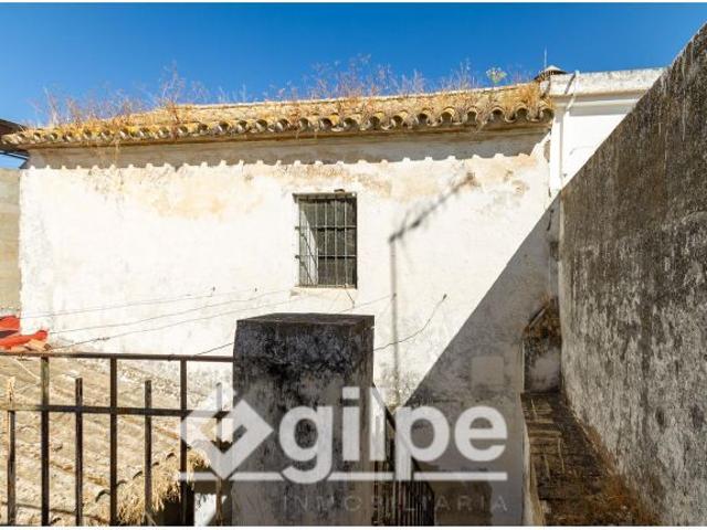 Casa en venta en Marchena, San Miguel – 4 dormitorios, 194 m2 y gran solar de 253 m2 para reforma in