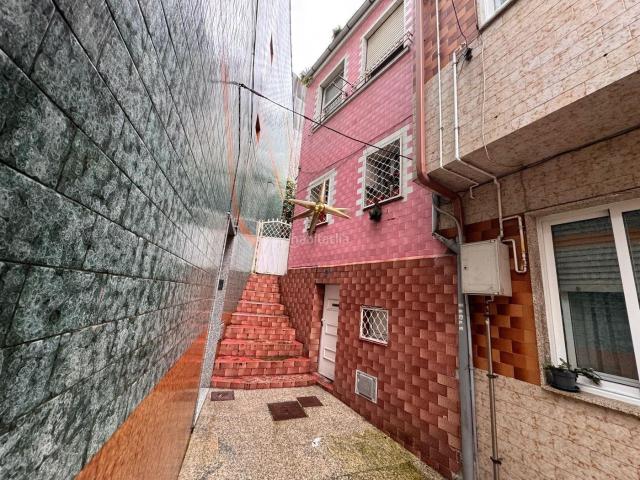 Casa en venta en Marín. Casa de piedra para reforma integral junto al puerto de Marín. Casas.