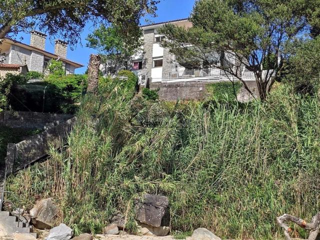 Casa en venta en Marín. Exclusivo chalet en primera línea de playa con acceso directo al mar Si buscas una vivienda con vistas espectaculares al mar y acc. Casas.