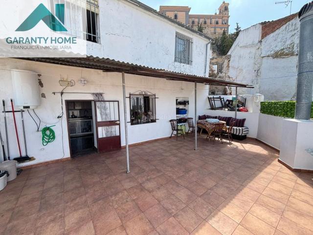 Casa en venta en Martos. Casa en Martos con terraza, patio y amplios espacios. Casas.
