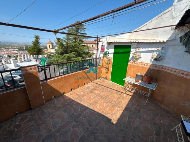 Casa en venta en Martos. Casa en Martos lista para entrar a vivir con terraza y ascensor. Casas.