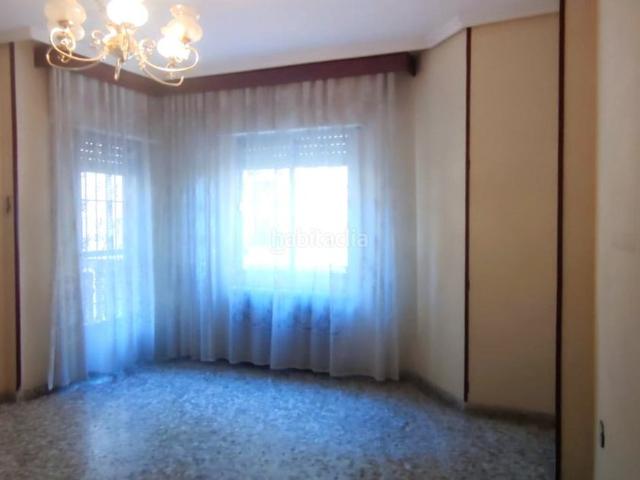 Casa en venta en Martos. SE VENDE GRAN CASA PARA REFORMAR CON COCHERA DE 100m2 EN ZONA MORIS POR 170.000!. Casas.