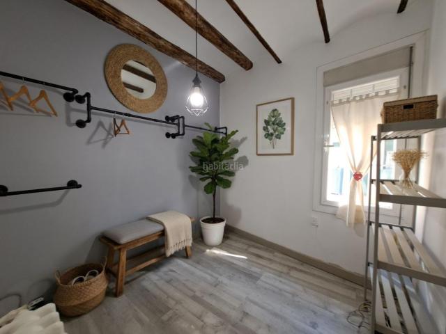 Casa en venta en Martorell. CASA ANTIGUA REFORMADA, ESQUINERA, DE 4 DORMITORIOS, TERRAZAS. Casas.