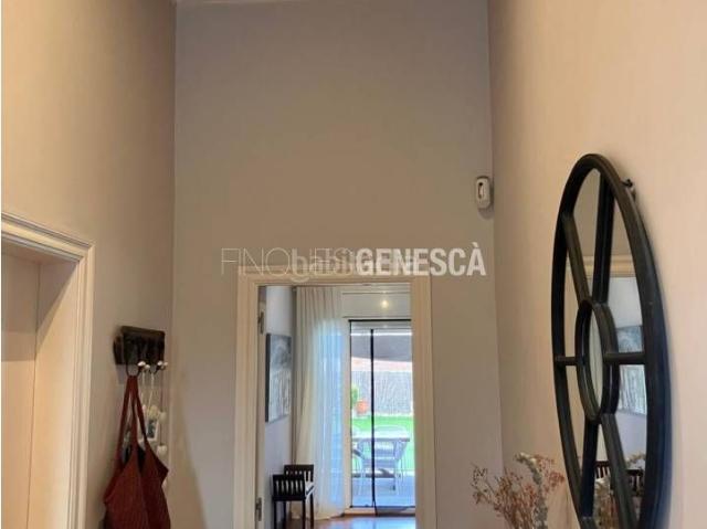 Casa en venta en Matadepera. Casa adosada con jardín en Drac Parc Matadepera. Casas.