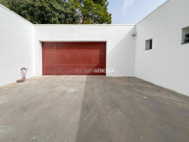 Casa en venta en Matadepera. Casa contemporánea con privacidad, vistas, bosque privado y orientación sur. Casas.