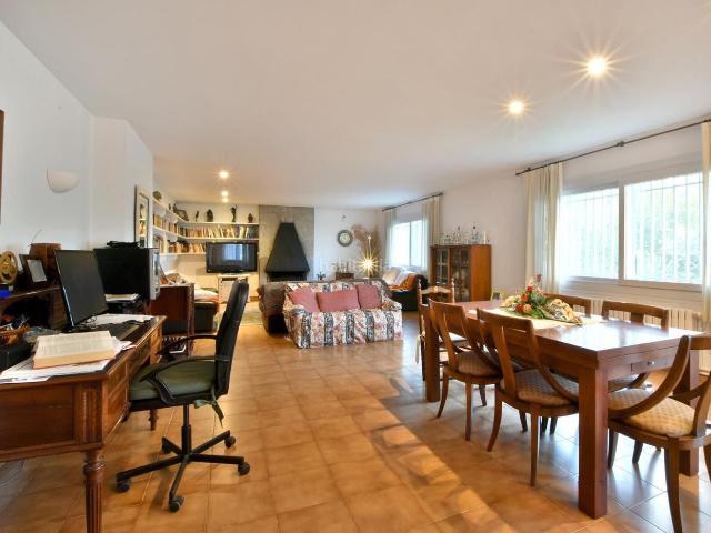 Casa en venta en Matadepera. Casa en venta en Les Pedritxes, 7 dormitorios. Casas.