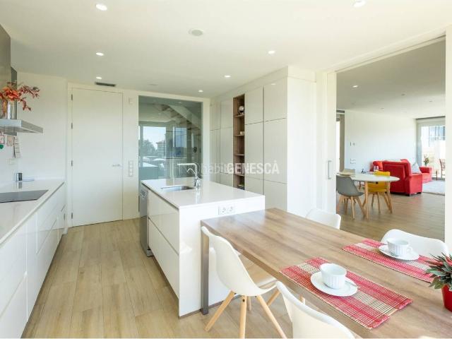 Chalet en venta en Matadepera. Hogar sostenible y céntrico con vistas y piscina arquitectura moderna y eficiencia energética A. Chalets.