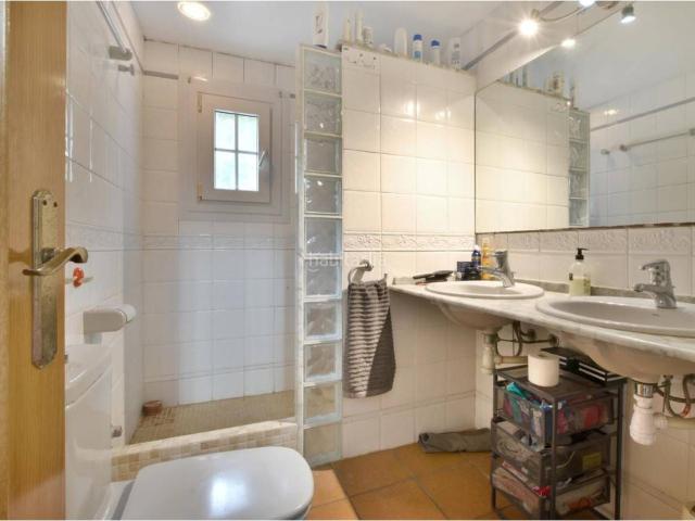 Casa en venta en Matadepera. Casa para dos familias en Les Pedritxes. Casas.