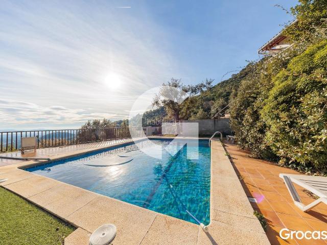 Casa en venta en Matadepera. MAGNÍFICA CASA CON PISCINA. Casas.