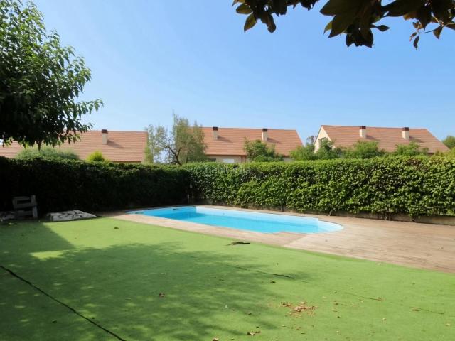 Casa en venta en Matadepera. TORRE DE 276 m2 AMB 4 HAB MÉS ESTUDI A PARCELLA PLANA 400 m2 AMB PISCINA A LA ZONA DEL GOLF. Casas.