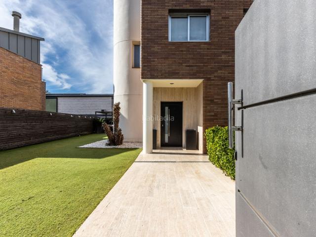 Casa en venta en Matadepera. UN OASIS DE LUJO Y PRIVACIDAD EN MATADEPERA DISEÑO ÚNICO CON JARDÍN, JACUZZI Y GRAN SOLARIUM. Casas.
