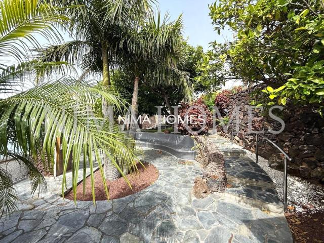 Casa en venta en Matanza de Acentejo La. Tenerife Casa exclusiva con apartamento independiente, precioso jardín y magníficas vistas al mar. Casas Matanza de Acentejo.
