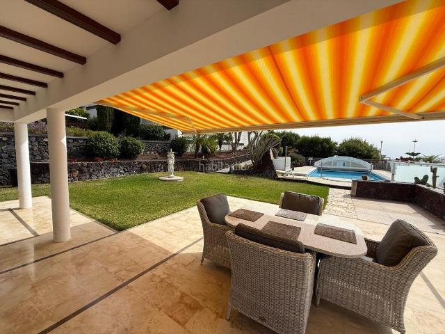 Casa en venta en Matanza de Acentejo La. Tenerife Exclusiva casa con apartamento independiente, magníficos jardines y extraordinario potencial de construcción en Puntillo. Casas Matanza de Acentejo.