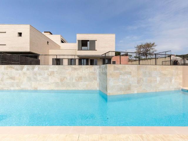 Casa en venta en Mataró, Vallveric. Casa con jardín y piscina en Mataró, a 20 mins de Barcelona y cerca de la playa. Casas.