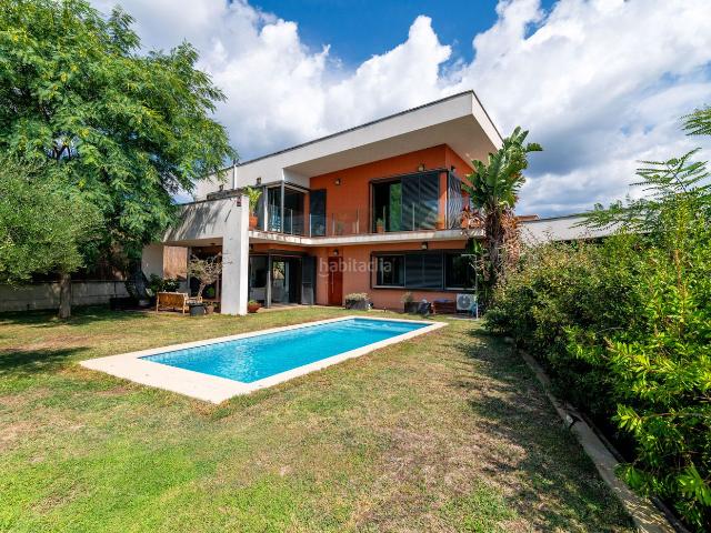 Casa en venta en Mataró, Vallveric. Casa moderna con piscina y jardín en Vallveric, Mataró Costa Barcelona. Casas.