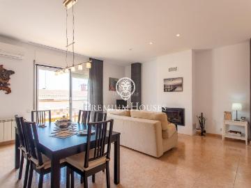 Casa en venta en Mataró, Vista Alegre. Casa adosada a la venta en Mataró. Casas.